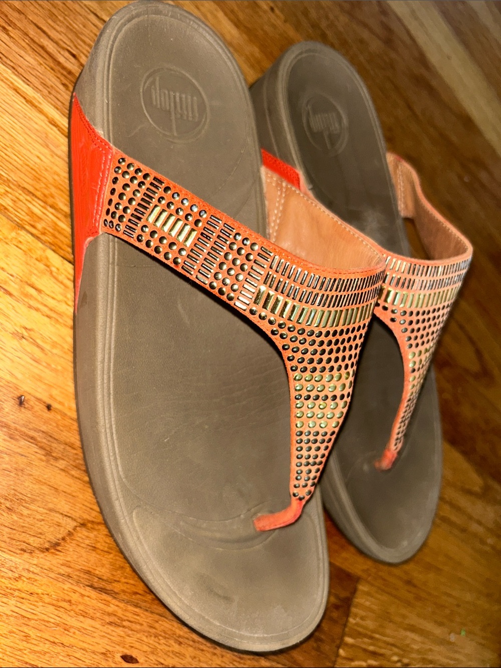 FitFlop Aztek Chads Coral Orange Leather Studded T-strap Sandals Womens size 11